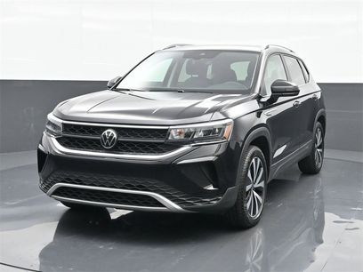 Used 2023 Volkswagen Taos SE w/ Panoramic Sunroof Package