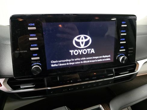 Used 2023 Toyota Sienna XLE AWD/4WD image 15
