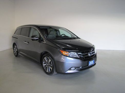 Used 2015 Honda Odyssey Touring image 3