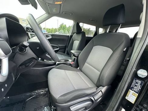 Used 2023 Kia Soul LX FWD image 17