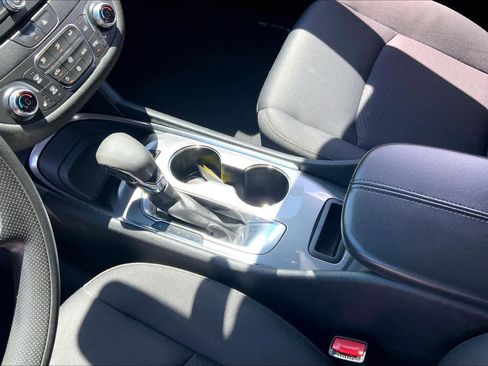 Used 2021 Chevrolet Malibu LT FWD image 17