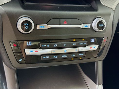 Used 2020 Ford Explorer XLT w/ Equipment Group 202A AWD/4WD image 9