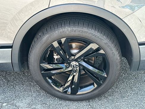 Certified 2024 Volkswagen Tiguan SE R-Line image 20