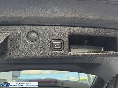 Used 2018 Chevrolet Equinox LT w/ Sun & Infotainment Package AWD/4WD image 11