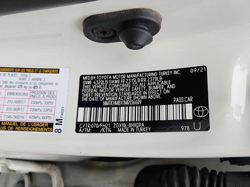 Used 2021 Toyota C-HR LE image 28