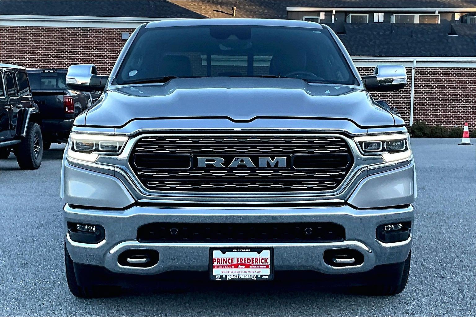 Used 2022 RAM 1500 Limited AWD/4WD image 2