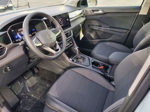 New 2026 Volkswagen Taos SE image 7