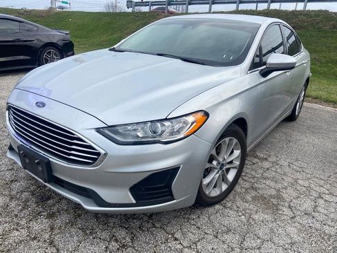 Used 2019 Ford Fusion SE image 4