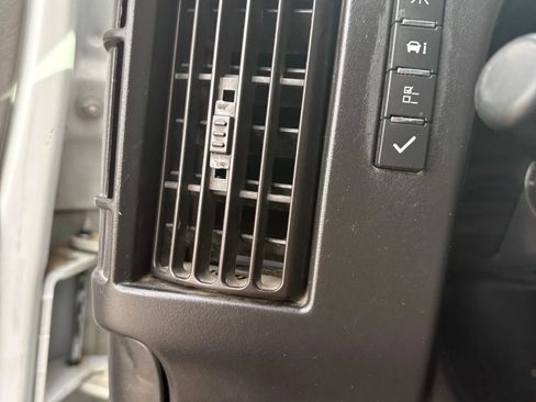 Used 2017 Chevrolet Express 3500 image 31