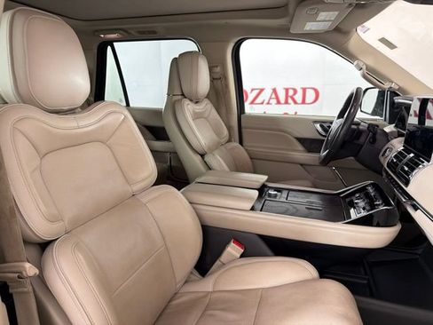 Used 2018 Lincoln Navigator Select w/ Technology Package RWD image 29