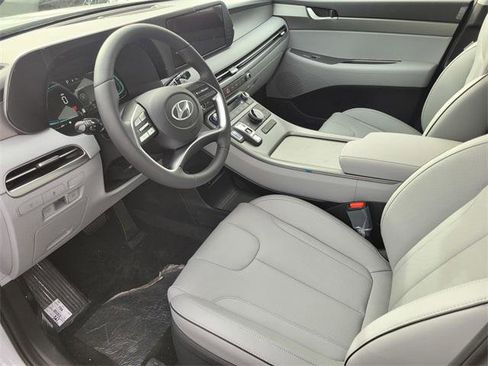 Certified 2025 Hyundai Palisade SEL image 9