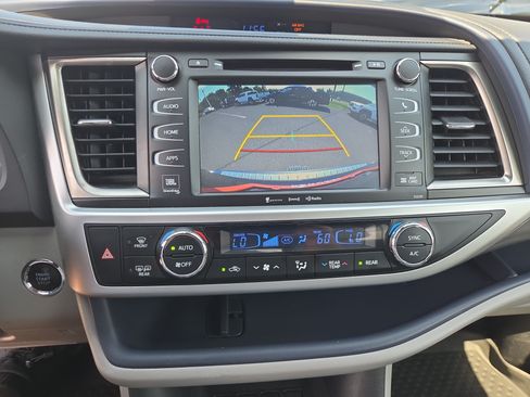Certified 2019 Toyota Highlander Limited AWD/4WD image 26