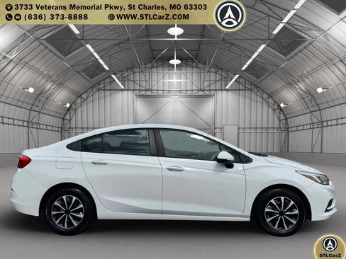 Used 2017 Chevrolet Cruze LS image 2