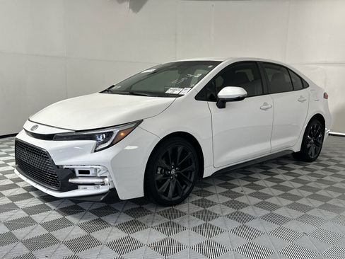 Used 2024 Toyota Corolla SE FWD image 4