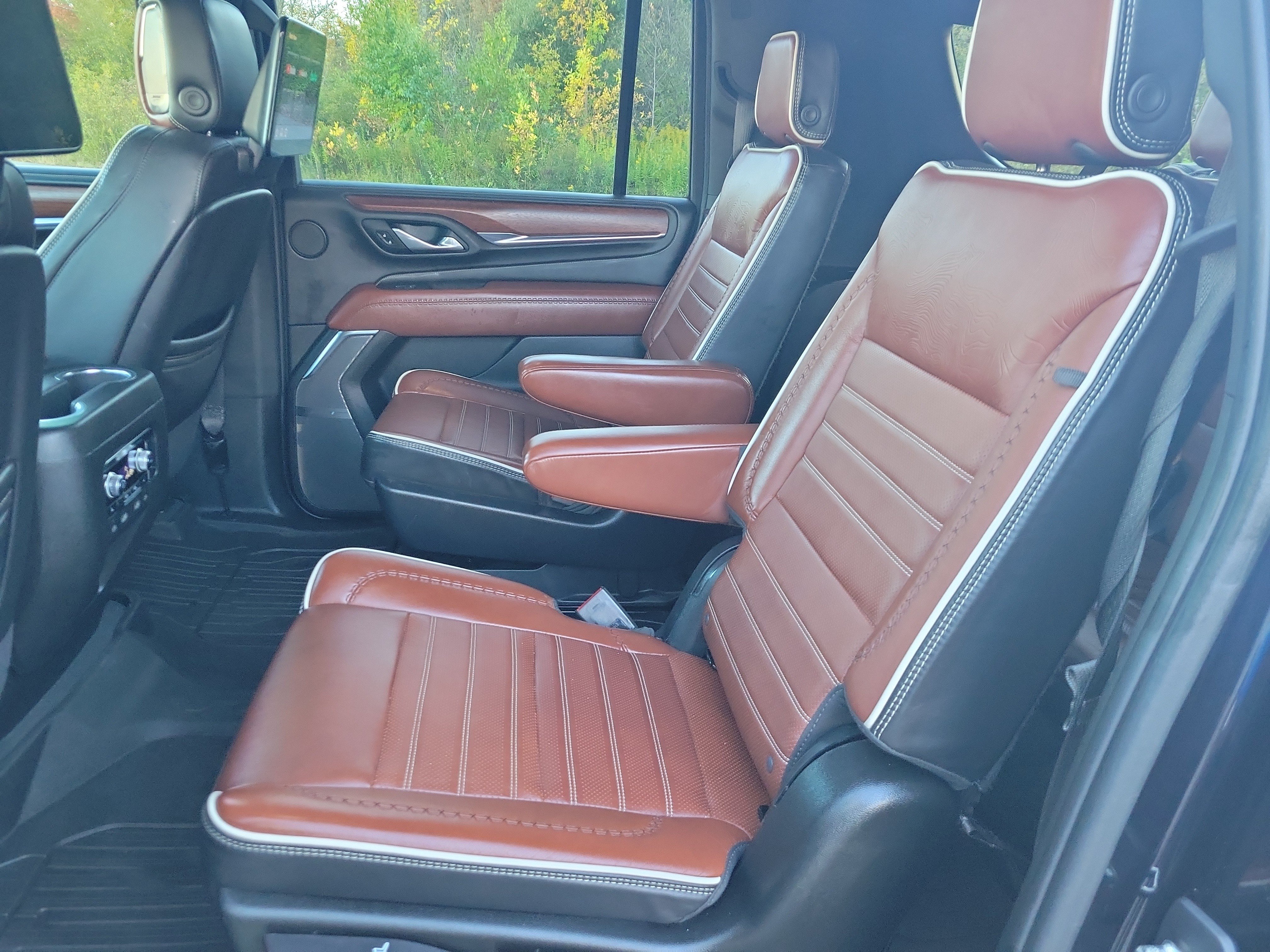Used 2023 GMC Yukon XL Denali Ultimate AWD/4WD image 16