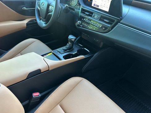 Used 2024 Lexus ES 300h w/ Premium Package image 19