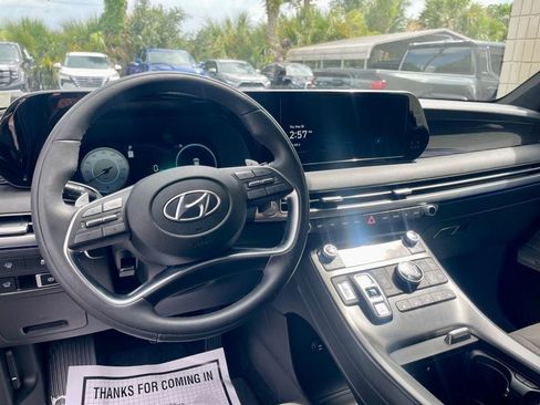 Used 2025 Hyundai Palisade Calligraphy AWD/4WD image 13