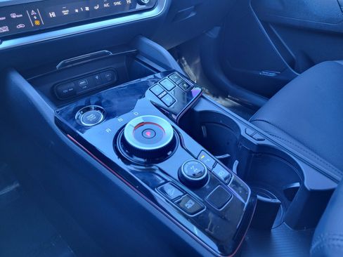 Used 2025 Kia Sportage SX Prestige image 12