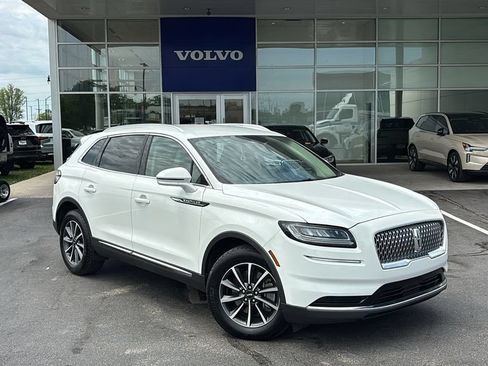 Used 2021 Lincoln Nautilus AWD image 2