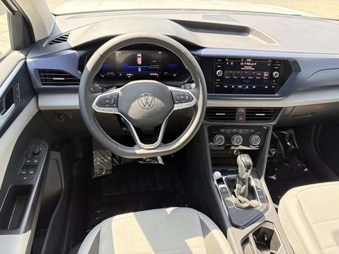 Certified 2023 Volkswagen Taos SE w/ Panoramic Sunroof Package FWD image 8