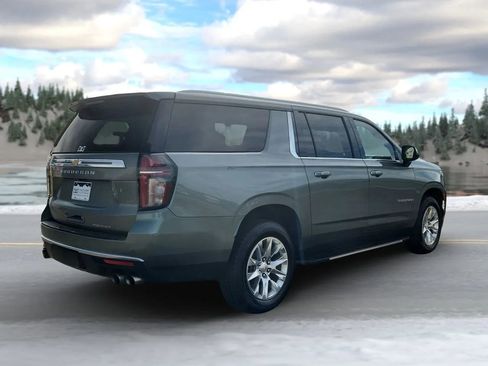 Used 2023 Chevrolet Suburban Premier image 7