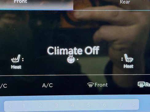 Used 2024 Chrysler Pacifica Touring-L image 35