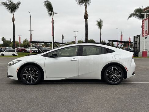 Used 2024 Toyota Prius XLE image 2