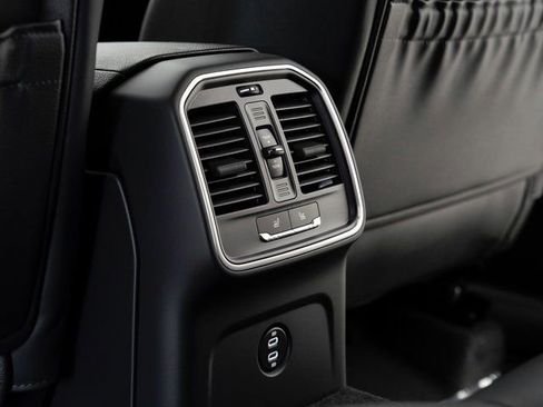 Certified 2025 Porsche Macan image 25