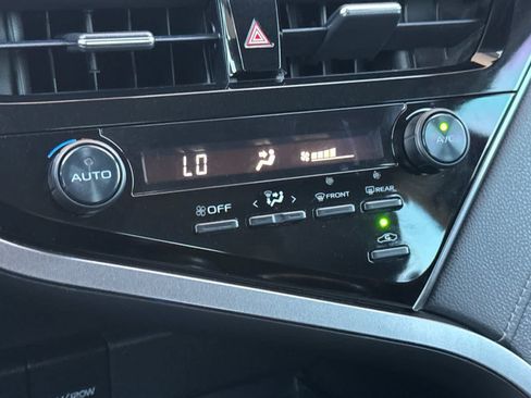 Used 2021 Toyota Camry SE FWD image 19