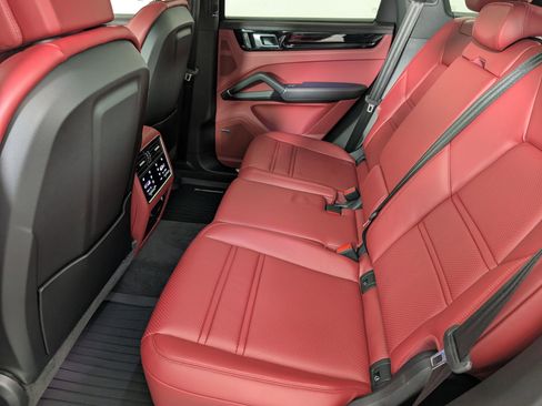Used 2023 Porsche Cayenne S image 17