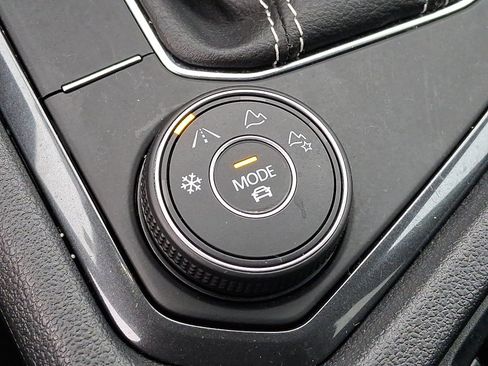 Used 2023 Volkswagen Tiguan SE image 23