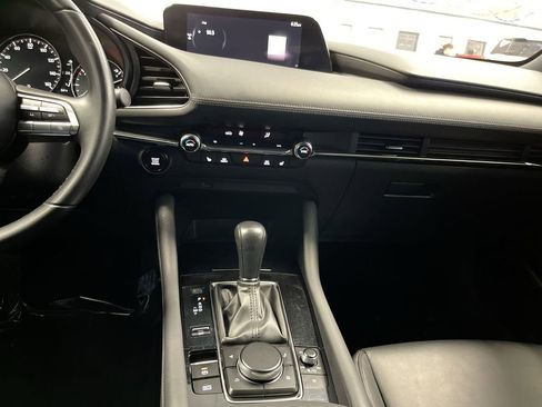 Used 2019 MAZDA MAZDA3 w/Preferred Pkg image 19