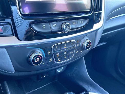 Used 2019 Chevrolet Traverse LT FWD image 34