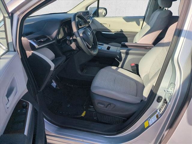 Used 2021 Toyota Sienna LE FWD image 15