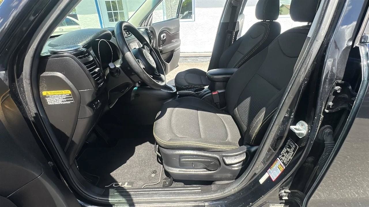 Used 2016 Kia Soul + FWD image 22