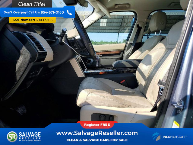 Used 2018 Land Rover Discovery HSE AWD/4WD image 9