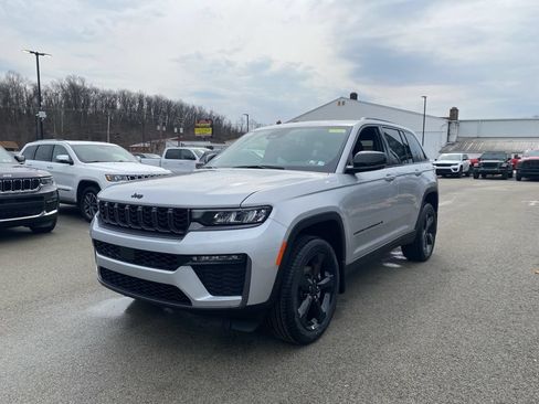 New 2026 Jeep Grand Cherokee Limited w/ Limited Altitude Package AWD/4WD image 5
