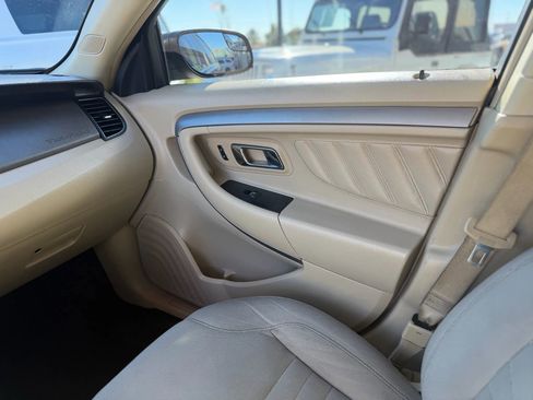 Used 2015 Ford Taurus SE image 25