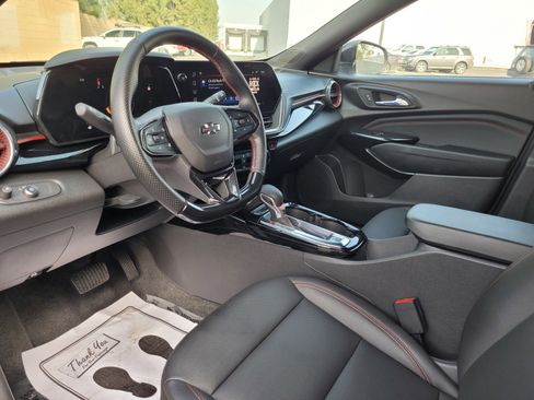 Used 2024 Chevrolet Trax RS image 9