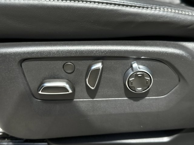 Certified 2025 Cadillac Escalade ESV V AWD/4WD image 20