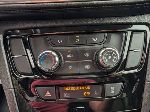 Used 2020 Buick Encore Preferred FWD image 7