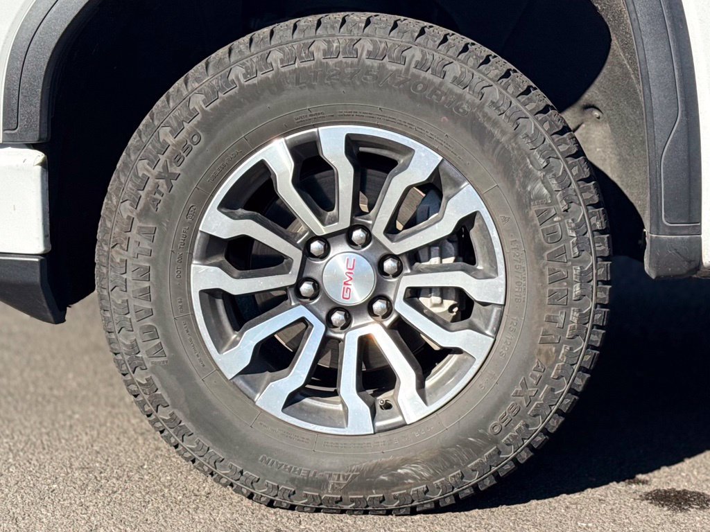 Used 2023 GMC Sierra 1500 AT4 w/ Technology Package AWD/4WD image 9