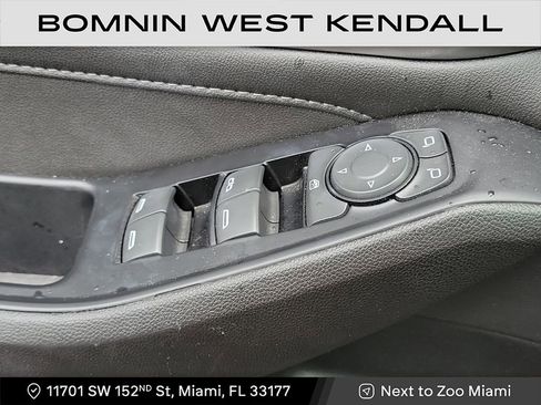 Used 2023 Chevrolet Traverse LT image 27