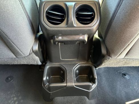 Used 2025 Jeep Wrangler Unlimited Sport AWD/4WD image 22
