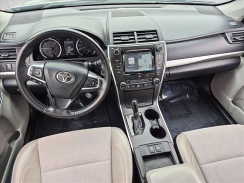 Used 2016 Toyota Camry SE w/ Moonroof Package FWD image 19