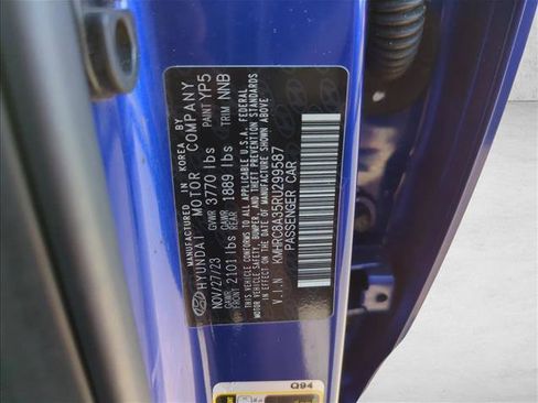 Used 2024 Hyundai Venue Limited image 25