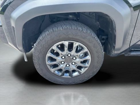 Certified 2025 Toyota 4Runner SR5 AWD/4WD image 32