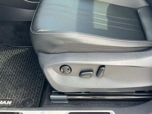 Certified 2023 Volkswagen Tiguan SE R-Line image 17