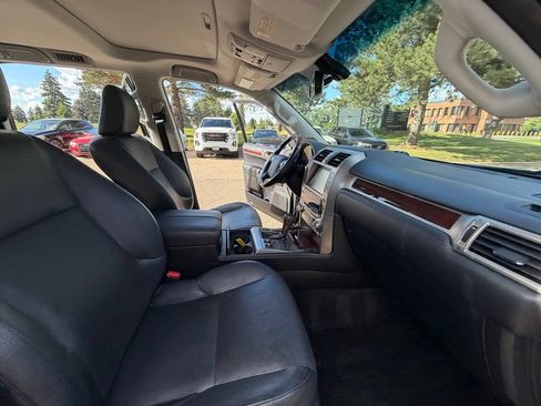 Used 2016 Lexus GX 460 w/ Premium Package AWD/4WD image 29