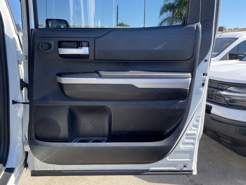 Used 2018 Toyota Tundra SR5 w/ SR5 Upgrade Package image 20